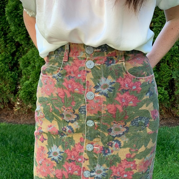Vintage Dresses & Skirts - Vintage Floral Jean Skirt with Buttons